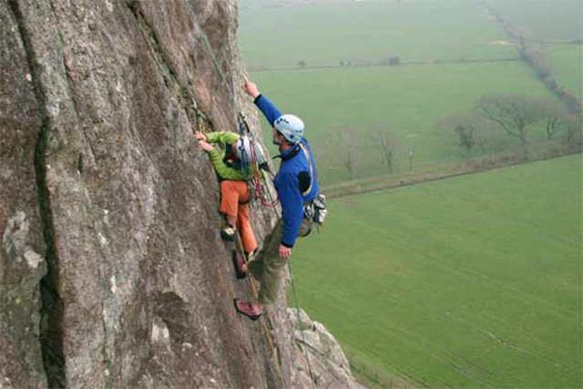  Escalada supervisada por un instructor titulado por el estado desde el centro H20 Vives Escalade 